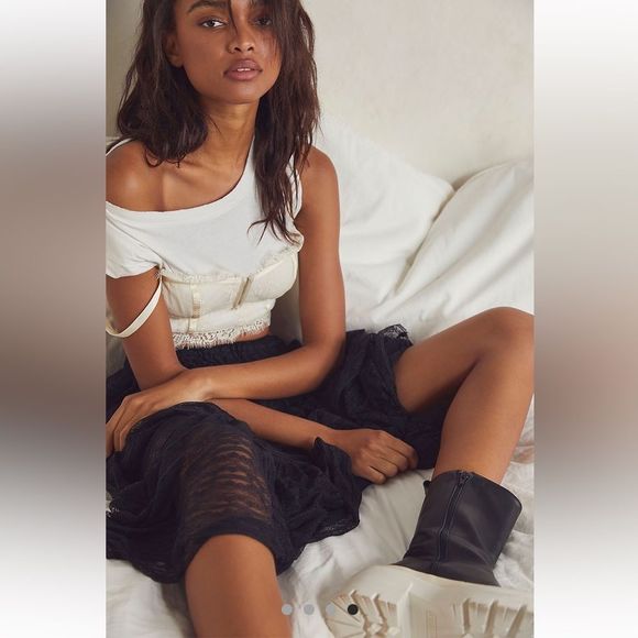 FREE People Layer In Lace Bustier in Evening Cream. Size Small 32D/34A/34B NWT - Picture 4 of 7